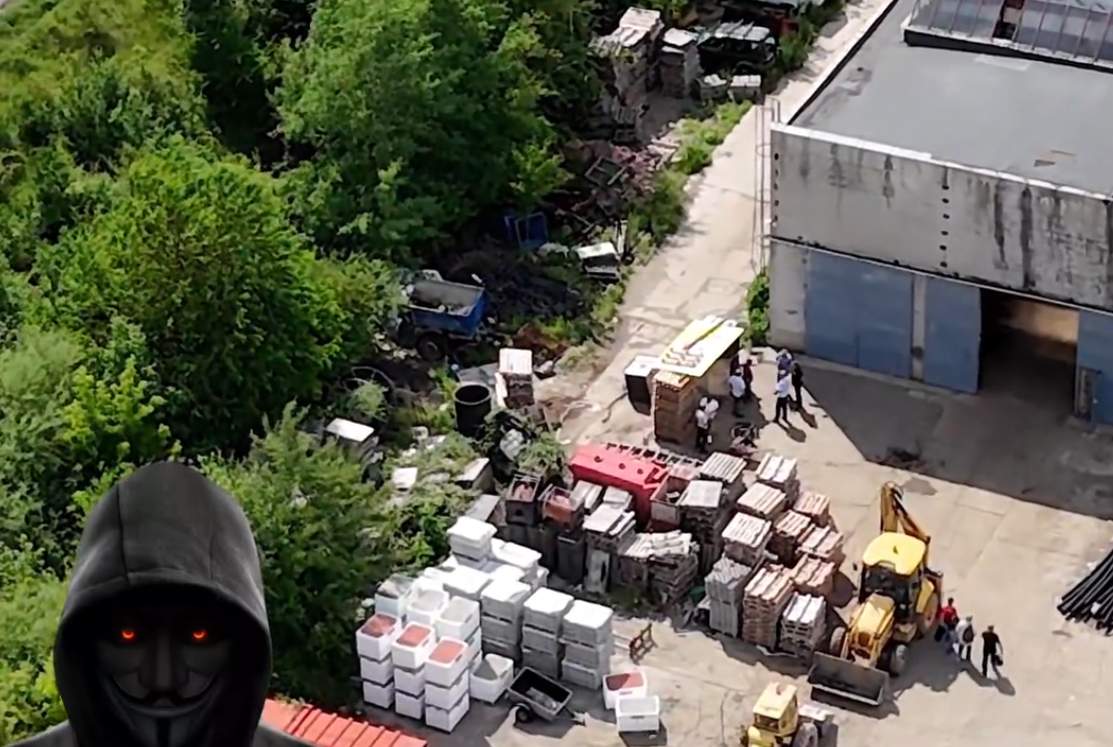 Gunoiul Andrei Carabelea, la gratar in curtea Publiserv pe banii fraierilor!