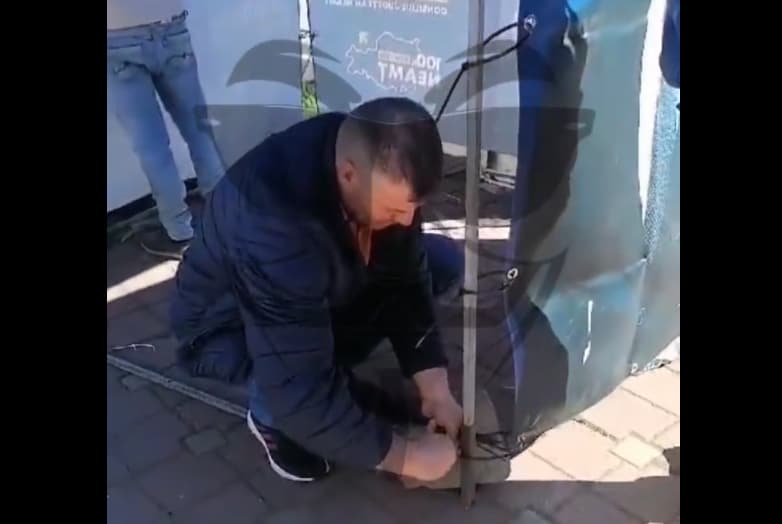 VIDEO – Angajatii de la Salubritate, in campanie electorala pentru Andrei Carabelea (PNL Neamt)