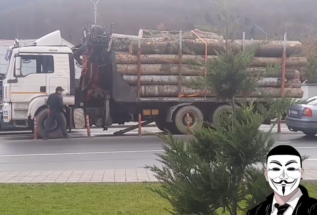 VIDEO – Hotii de lemne, in pana pe varianta din Piatra Neamt