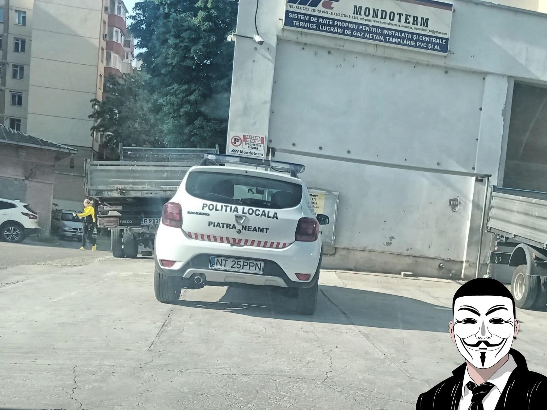 Orfanii de la Locala si munca grea la frecat menta in timpul serviciului